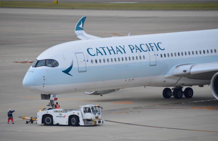 Cathay Pacific’ten tartışmalı maske kararı