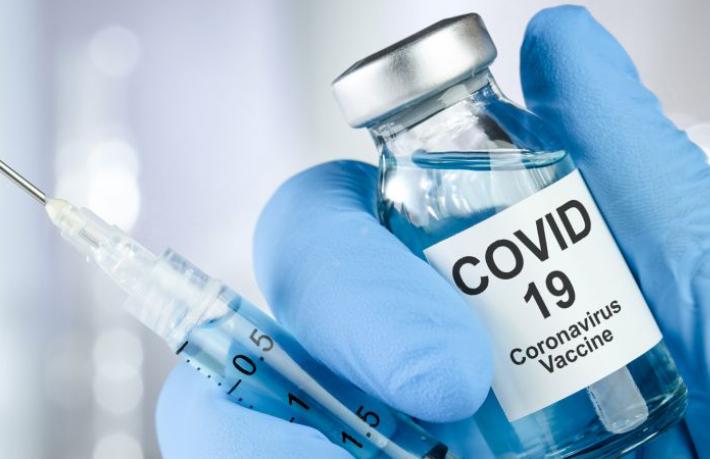 Covid aşısı için turistlerin akın ettiği ülkede halk aşı olmuyor