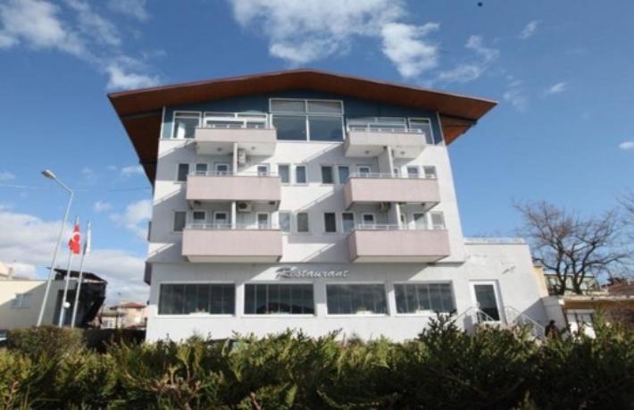 Belediyeden 20 Milyon Lira'ya satılık otel