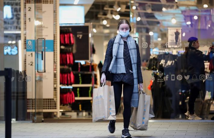 İngiltere’de kafeler ve mağazalar yeniden açıldı