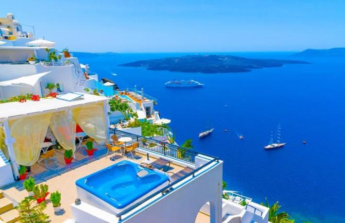 Turizm deneyi başladı... 200 turist Rodos Adası'na ulaştı