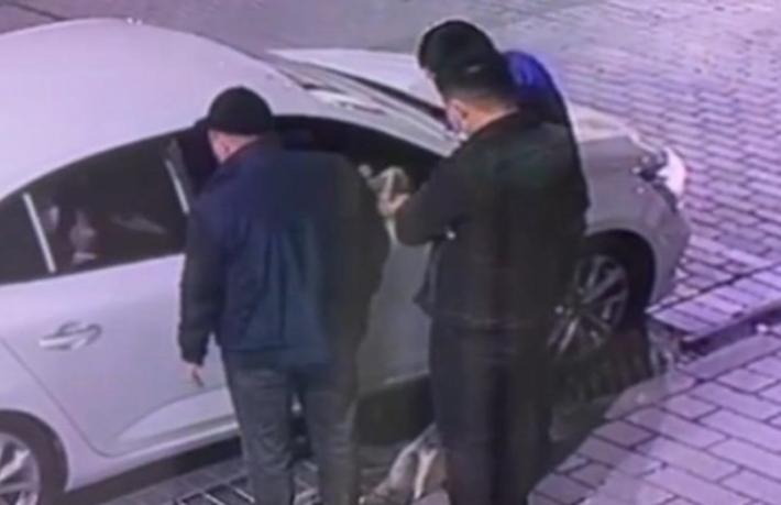 Kendilerine polis süsü verip turistleri soydular