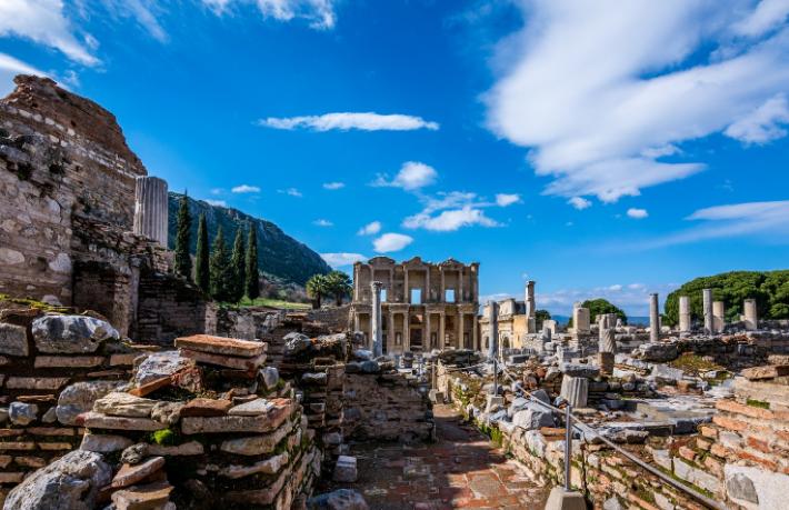 Jolly, Ege ve Akdeniz'in en güzel koylarını keşfe çıkarıyor