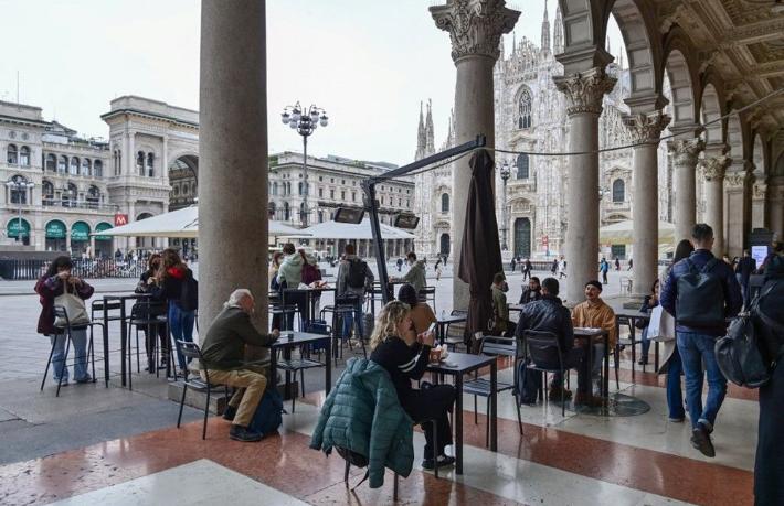 İtalya yeniden açıldı