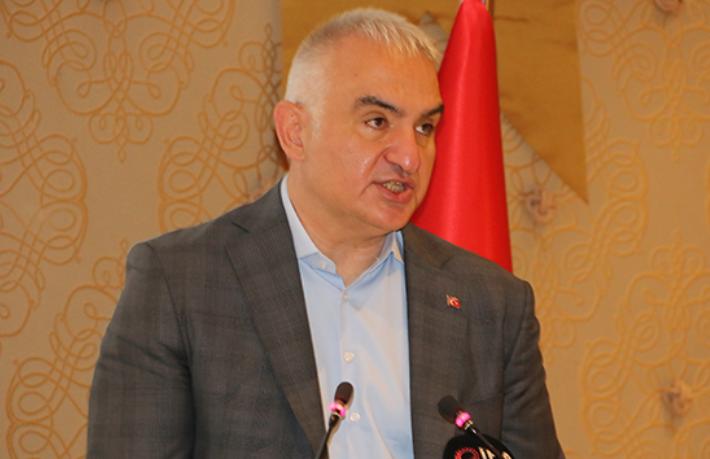 Bakan Ersoy: Mayıs sonuna kadar tüm turizm çalışanları aşılanacak