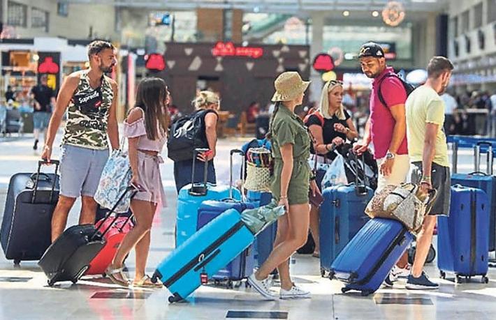 Tam kapanma İngiliz turistleri üzdü… Tatil hayalleri yıkıldı