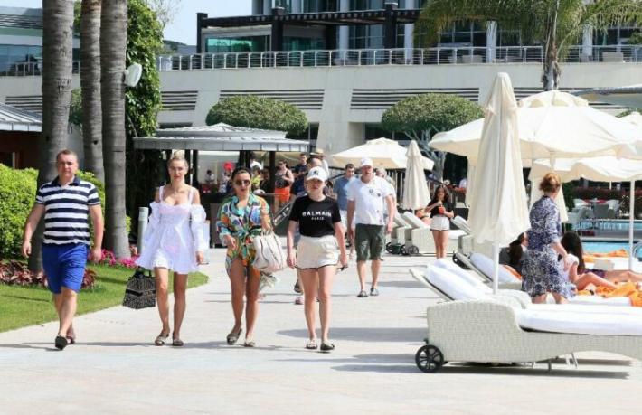 Antalya tam kapanmada 100 bin turist ağırlıyor