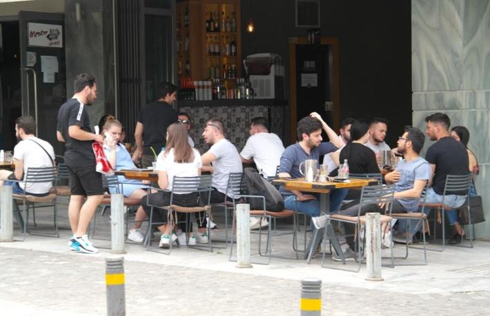 Yunanistan’da kafe ve restoranlar yeniden açıldı