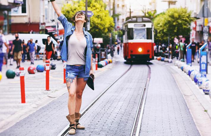 İstanbul’un ilk çeyrekteki turist sayısında yarı yarıya düşüş