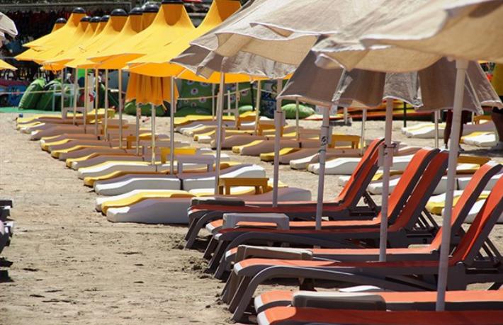 Hükümet beceriksiz pandemi yönetiminin faturasını turizmciye ödetiyor