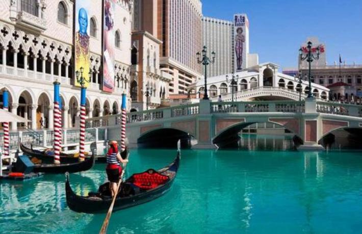 Dünyaca ünlü yıldızlar Venedik için kampanya başlattı