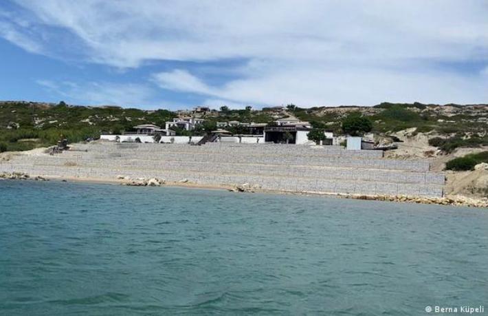 Bozcaada'da 'Otelin sahiline duvar' kavgası