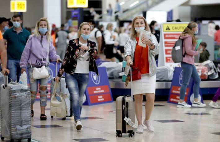 Beklenen kavuşma gerçekleşti... İlk Rus turist kafilesi Antalya’ya indi