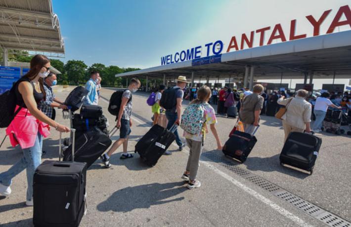 Antalya'ya 2 günde ne kadar Rus turist geldi?