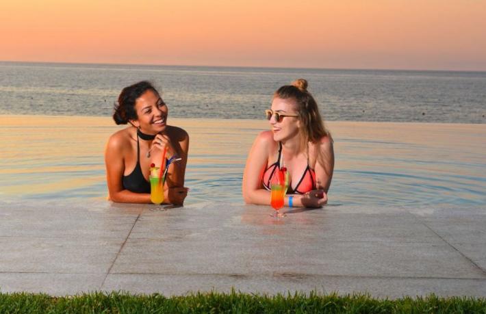 İç turizm hareketlendi... 9 günlük tatil otelleri doldurdu