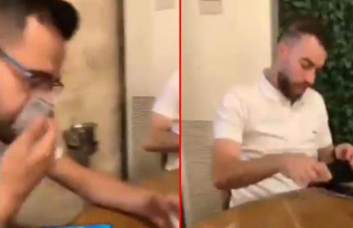 Arap turistlerden skandal hareket... Türk Lirası'yla burunlarını sildiler