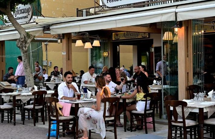 Yunanistan’da kısıtlamalar geri geliyor