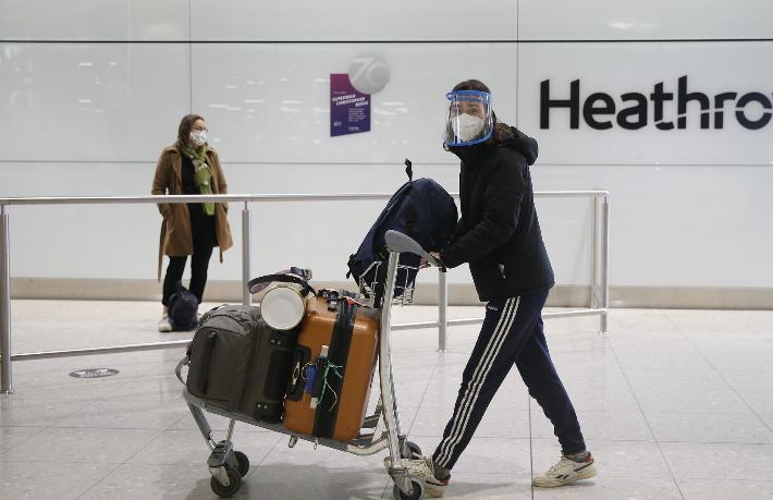 İngiltere iki doz aşı olanlara karantina uygulamayacak