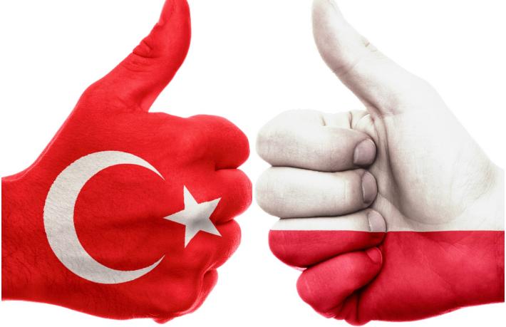 Polonya'dan sevindiren karar... Türkiye'den dönenlere karantinayı kaldırdı