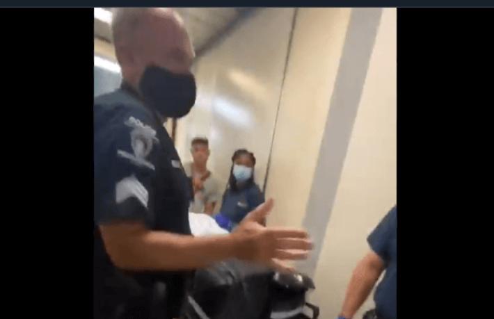 Uçağın kapısını açmaya çalışan yolcuyu koltuğa bantladılar