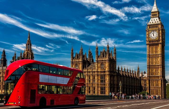 İngiltere'de Covid kısıtlamaları sona eriyor