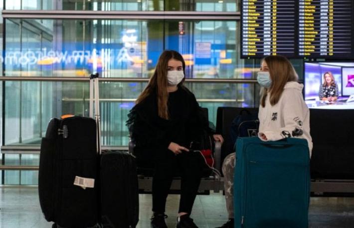 Uzmanlardan uyarı: İngiltere'de önlemlerin kaldırılması 100 bin kişi hayatını kaybedebilir