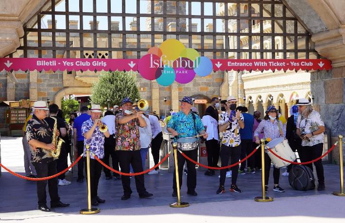 İsfanbul Tema Park 9 ay sonra yeniden açıldı