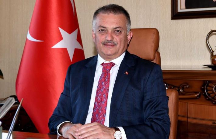 Otelde yer bulamayan validen yardım istiyor