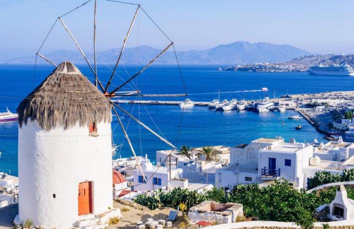 Yunanistan'ın ünlü tatil adasında Korona alarmı... Sokağa çıkma yasağı ilan edildi