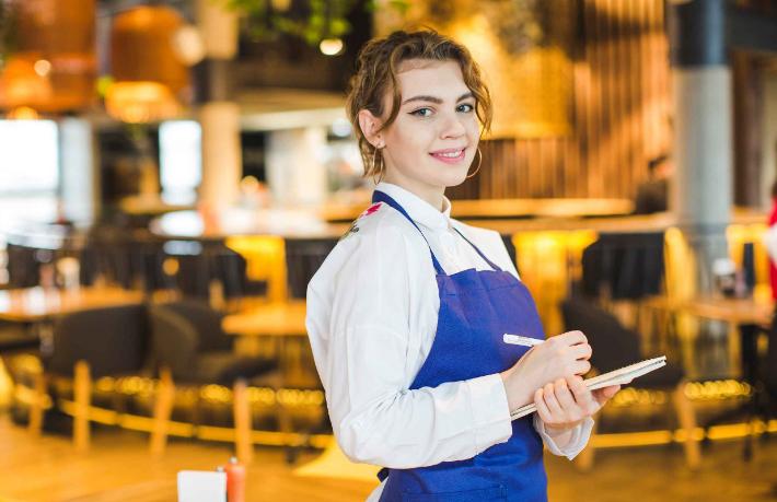 Yeme içme sektörü 300 bin garson arıyor