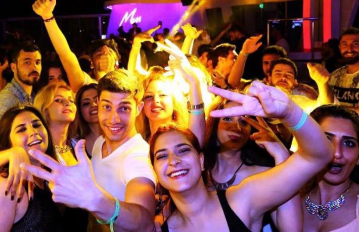 Bodrum'da kısıtlamayı tünel ile deldiler