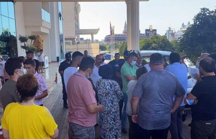 5 yıldızlı otelin kapısında kaldılar... Tatil için gittiler hayatlarının şokunu yaşadılar