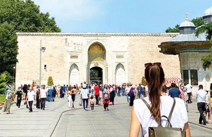 Turizmciler umutlu... İstanbul’a turist akışı başladı