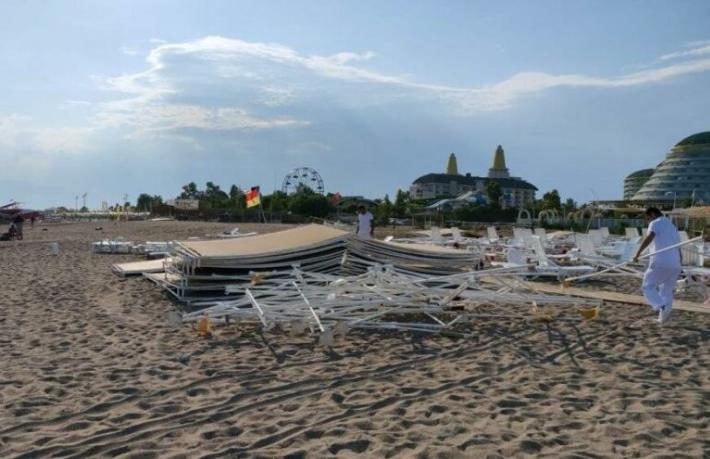 Antalya’da hortum paniği... 6 turist yaralı