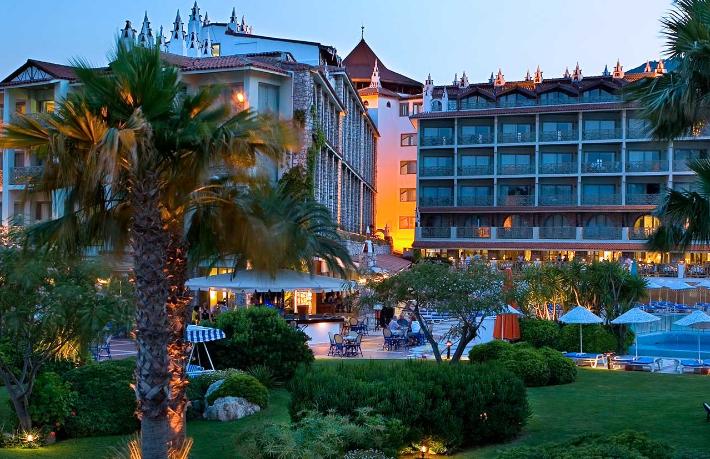 Martı Hotels'ten yangın önlemi... Misafirlerini diğer otele transfer etti