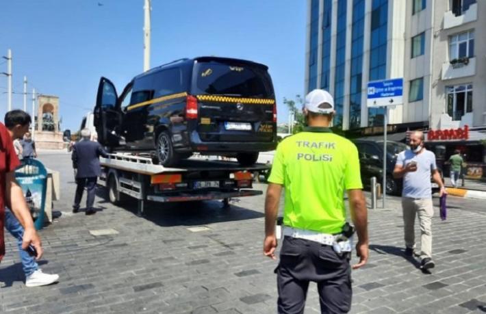 3 km'lik mesafe için 200 lira istedi: Turistlerin şikayet ettiği taksicinin aracı bağlandı