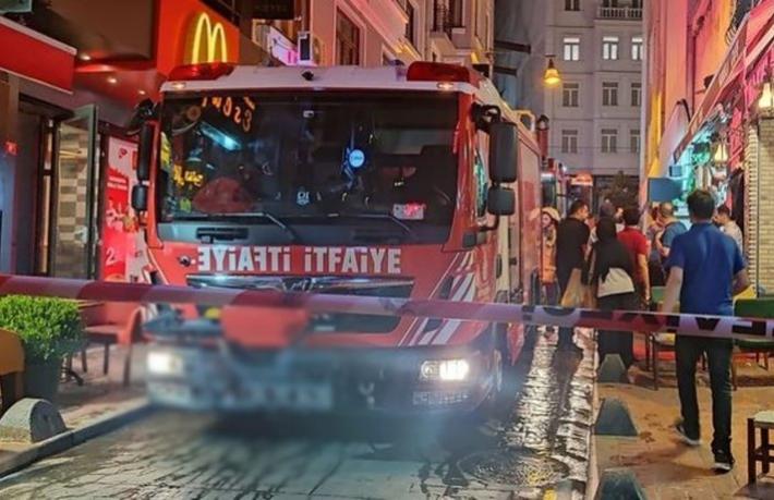 Beyoğlu İstiklal Caddesi'nde otelde yangını