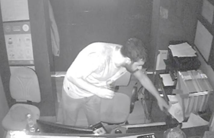 Otel personeli uyudu, hırsızlar soydu