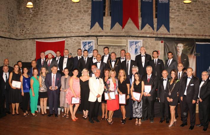 İzmir Skal Kulübü yeni döneme coşkulu kutlamalarla girdi