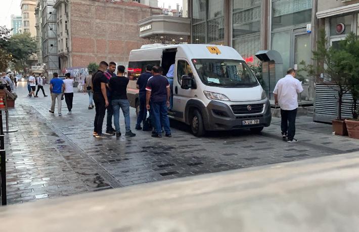 İstanbul’da ‘kaçak tur’ stantları… Tur satanlar ‘TÜRSAB nedir?’ diye soruyor