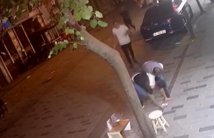 Turistin telefonunu çalan kapkaççıyı, gazeteci yakaladı