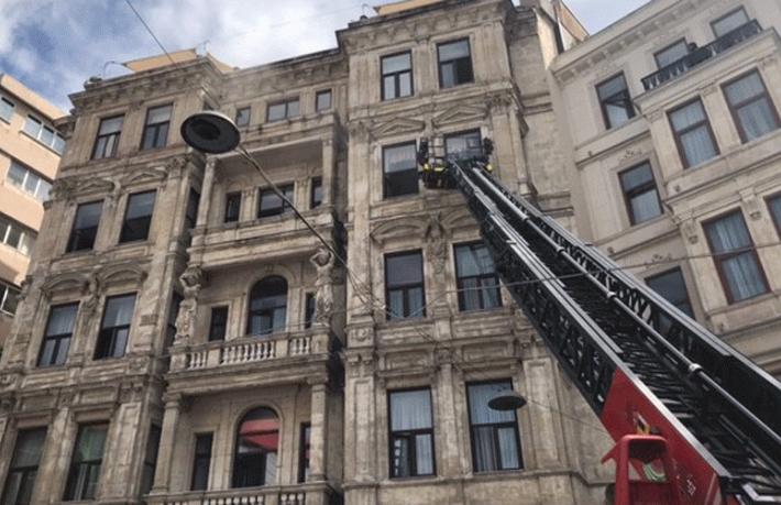 Beyoğlu’nun tarihi otelinde yangın