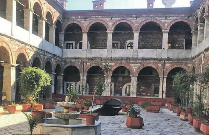 İstanbul'un en eski binalarından... 100 Milyon Lira yatırımla otel oluyor