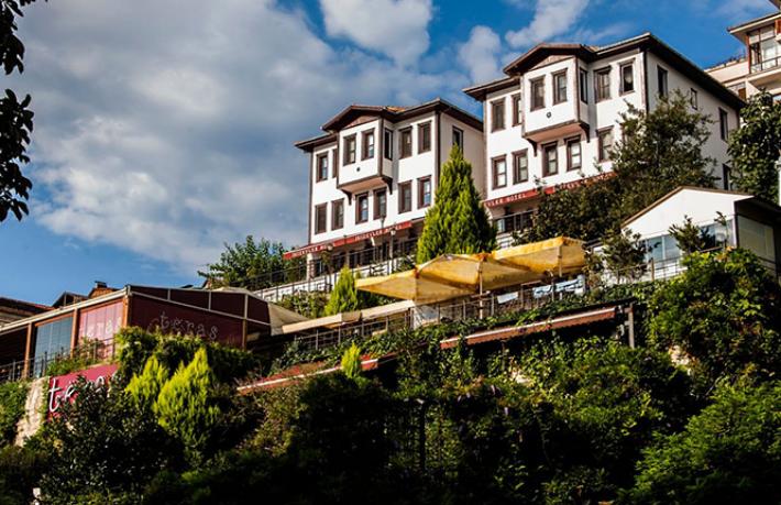 Otelini kız öğrencilere tahsis etti       