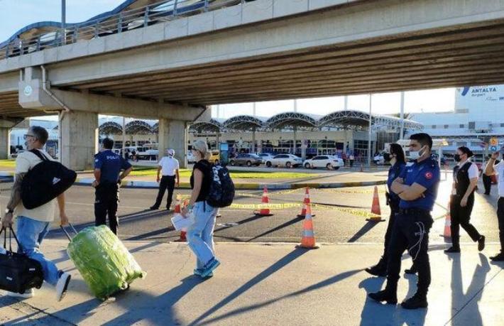 Finlandiyalı turist havalimanında intihar etti