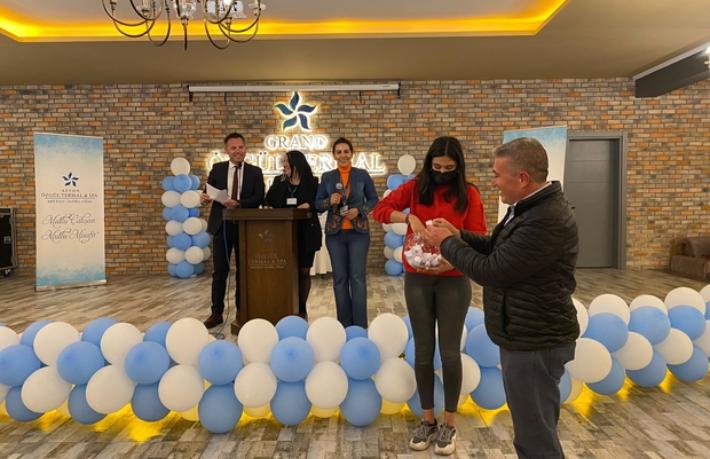 ‘Mutlu çalışan mutlu misafir’ sloganı ile personeli için gece düzenledi