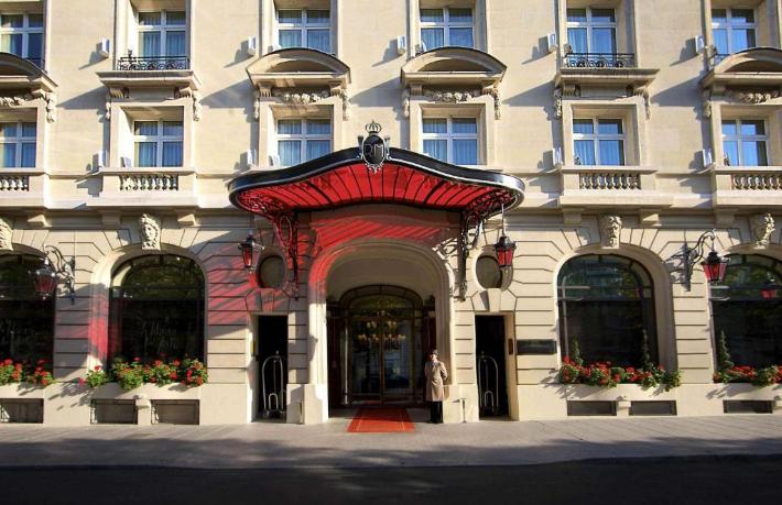 Paris'in ünlü oteli soyuldu