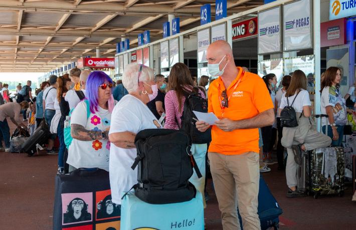 Easyjet’in İngiltere’den ilk tatilcileri Antalya’da