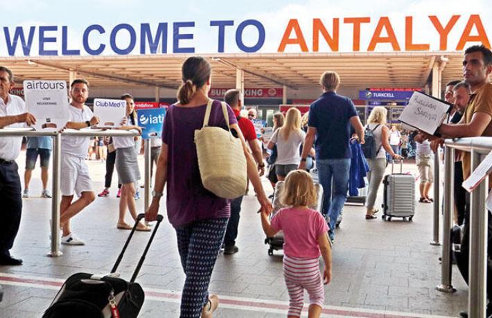 Antalya'ya hafta içi ve hafta sonu ne kadar turist geliyor?