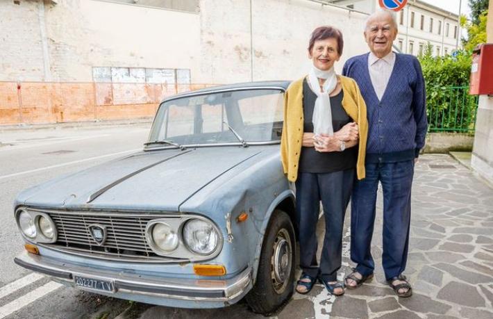 47 yıldır park halinde duran otomobil, turistik cazibe oldu